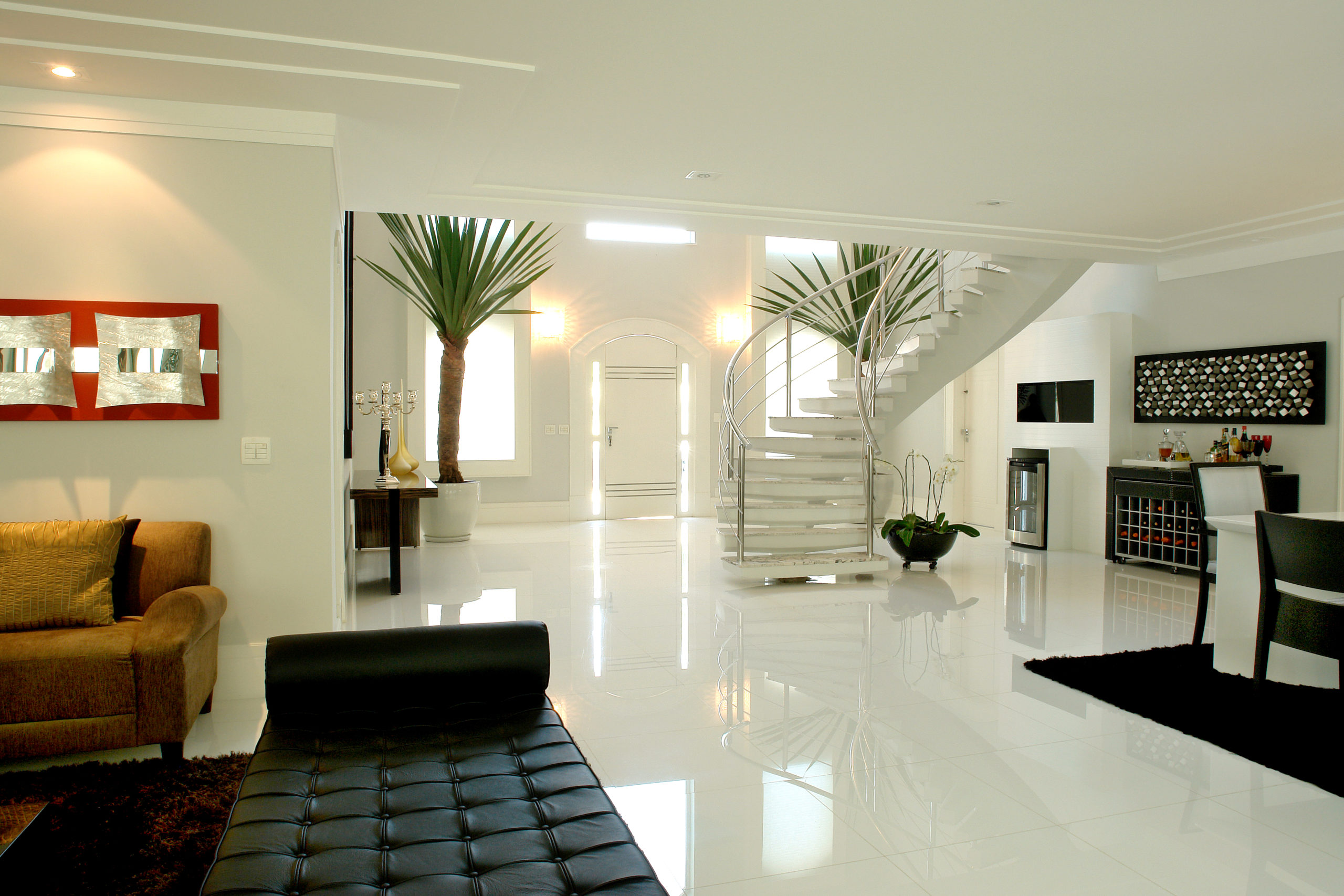 Ambiente com pé direito duplo - Arquiteta Sandra Caliolo