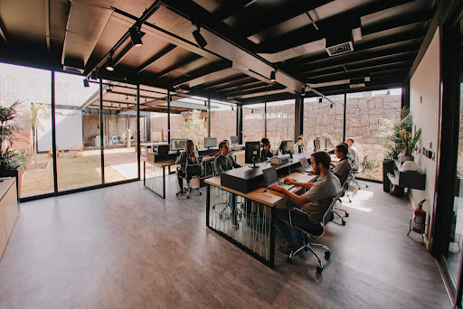 A iluminação ideal para escritórios