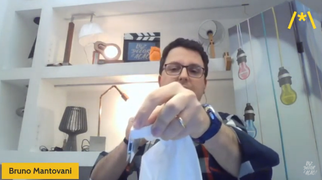 Encaixe da tela no perfil de alumínio