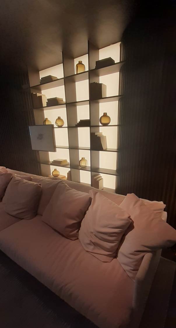 Prateleiras com tela tensionada