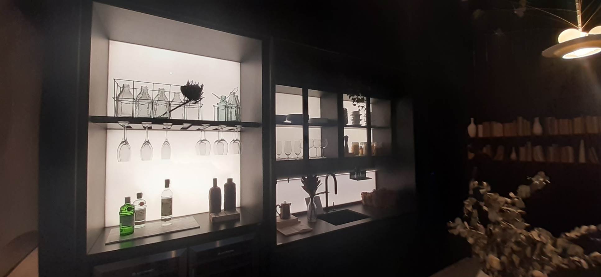 Espaço bar com tela tensionada