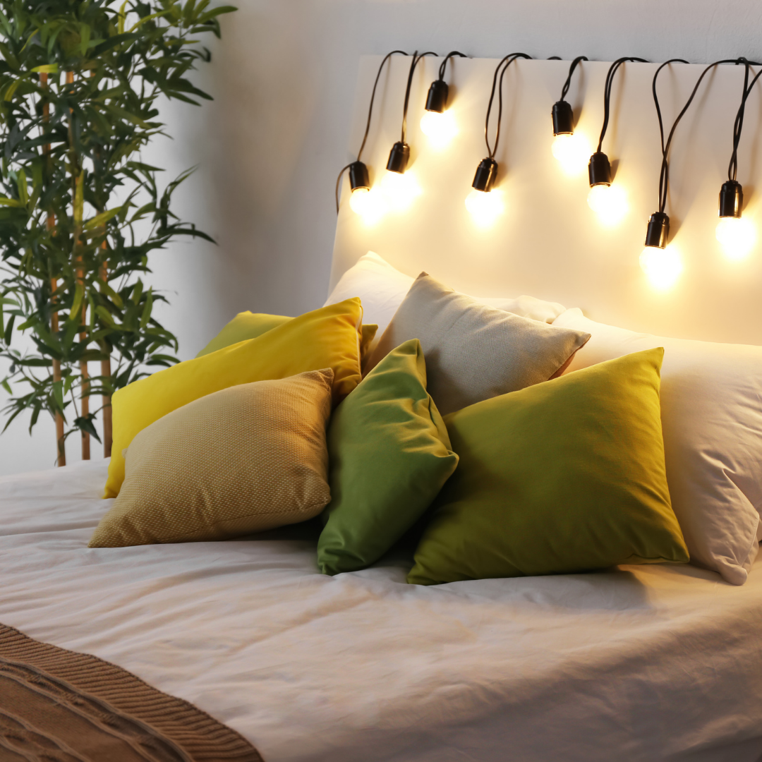 Luzes posicionadas na cabeceira