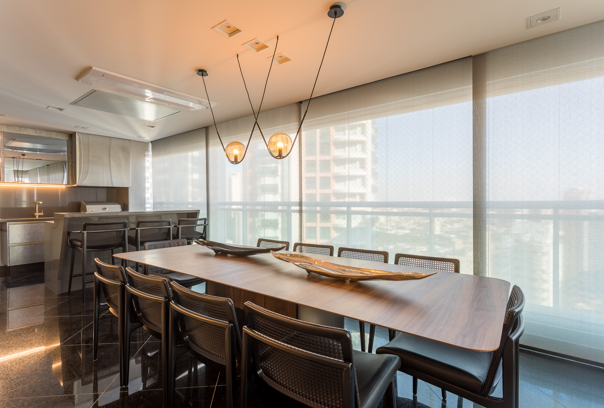 Luz natural e luz artificial - Iluminação e decoração em apartamento