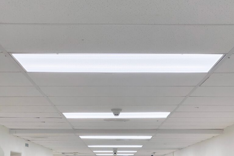 iluminação técnica e decorativa